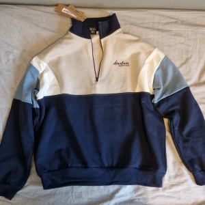 Kaotiko Tröja M - Helt ny och oanvänd Kaotiko tröja. Den är liten i storleken. Material: 50% Bomull, 50% Polyester. 