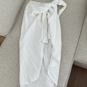 Kjol linne lång wrap beach - Kjol från NA-KD - Använd enstaka gånger - Jättefint skick