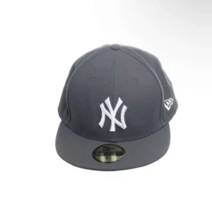 New Era keps - Skitsnygg new era keps som jag köpt secondhand🙏🏼 kom aldrig till användning och är i perfekt skick❤️