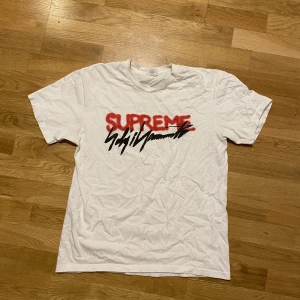 Supreme tshirt - Använd ca 3 gånger. 