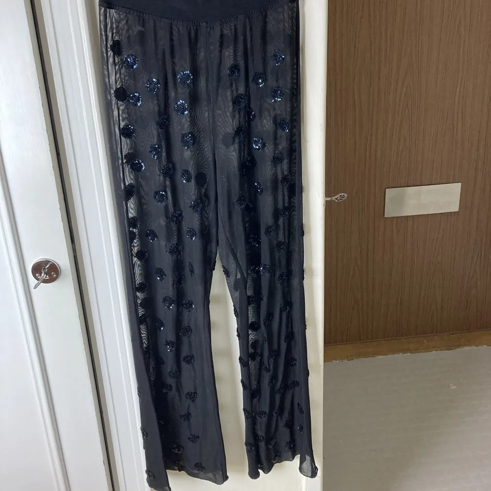 Black transparant party pants with sequins . Jeans & Byxor.
