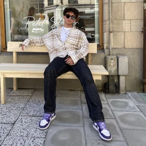 Acne Studios Jeans - Skitsnygga Svarta Acne Studios Jeans i storlek 31/32, väldigt fint skick och dom har en rak passform! Fler bilder finns självklart!