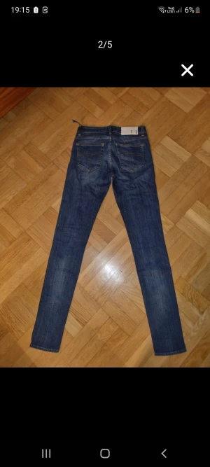 Tiger of sweden jeans  - Byxor från tiger. Passar strl small. Ca 32 i längd. Low waist.  Skinny. Obs! Flärp trasig. 