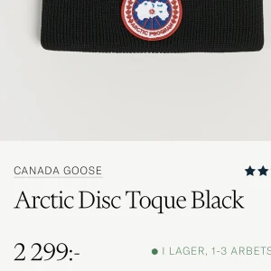 Canada Goose  - Jag säljer min Canada Goose mössa som går för 2300kr ny pris. Den är i 10/10 skick då jag använt den Max 2 gånger. Det finns tag med QR-kod till den. Detta är även den skönaste mössan jag haft. Pris kan diskuteras, tänker mig 600kr och uppåt.