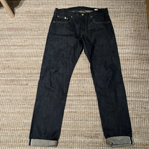Jeans dunville apparel italienska jeans  - Helt nya aldrig använda var inte min stil nypris på dessa byxor är 3955kr och är ett danskt märke från Ebletoft! Inköpa i deras butik!