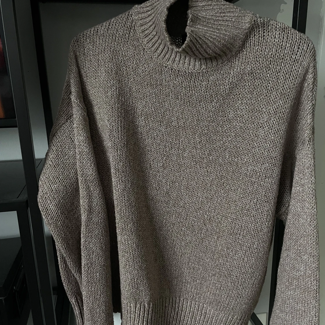  stickad beige tröja