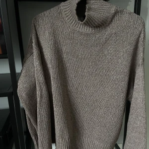  stickad beige tröja -  Super mysig beige stickad tröja💓