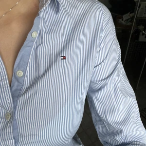 Tommy Hilfiger skjorta - Näst intill oandvänd Tommy Hilfiger skjorta! 
