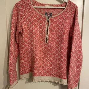 Odd Molly tröja - Söt tröja i fint skick från Odd Molly. Strl 3 motsvarande L