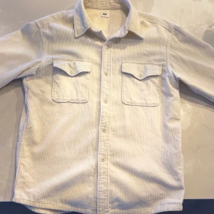 Vit overshirt  - Vit overshirt köpt i somras Storlek: S 