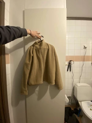 Kofta - Bra skick Finns så man kan dra in midjan