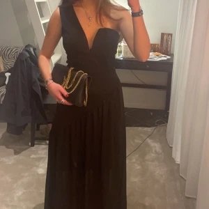 Långklänning - Säljer mina fina långklänning som jag hade på balen! Endast använt en gång o h är därav i nyskick💓