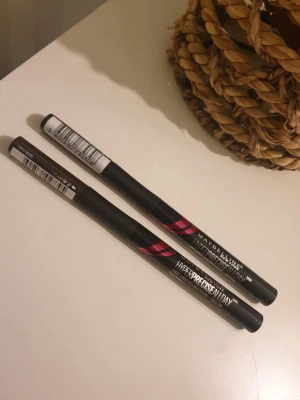 Smink - Maybelline eyeliner helt nya och oöppnad! Båda för 100kr En brun och en svart. orginal pris är 99kr styck.