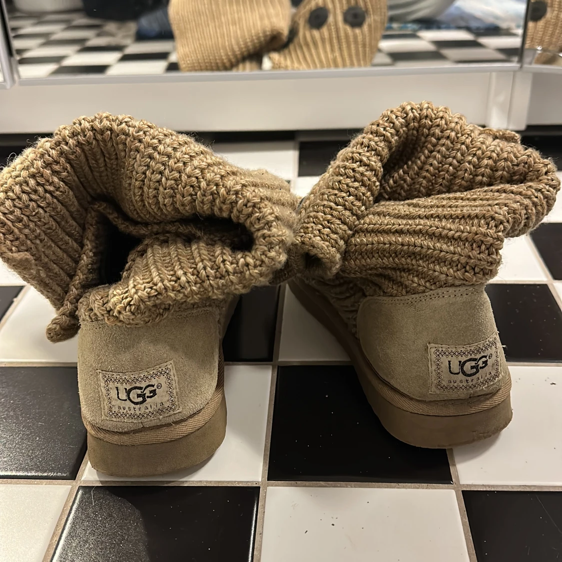 Ugg - 90