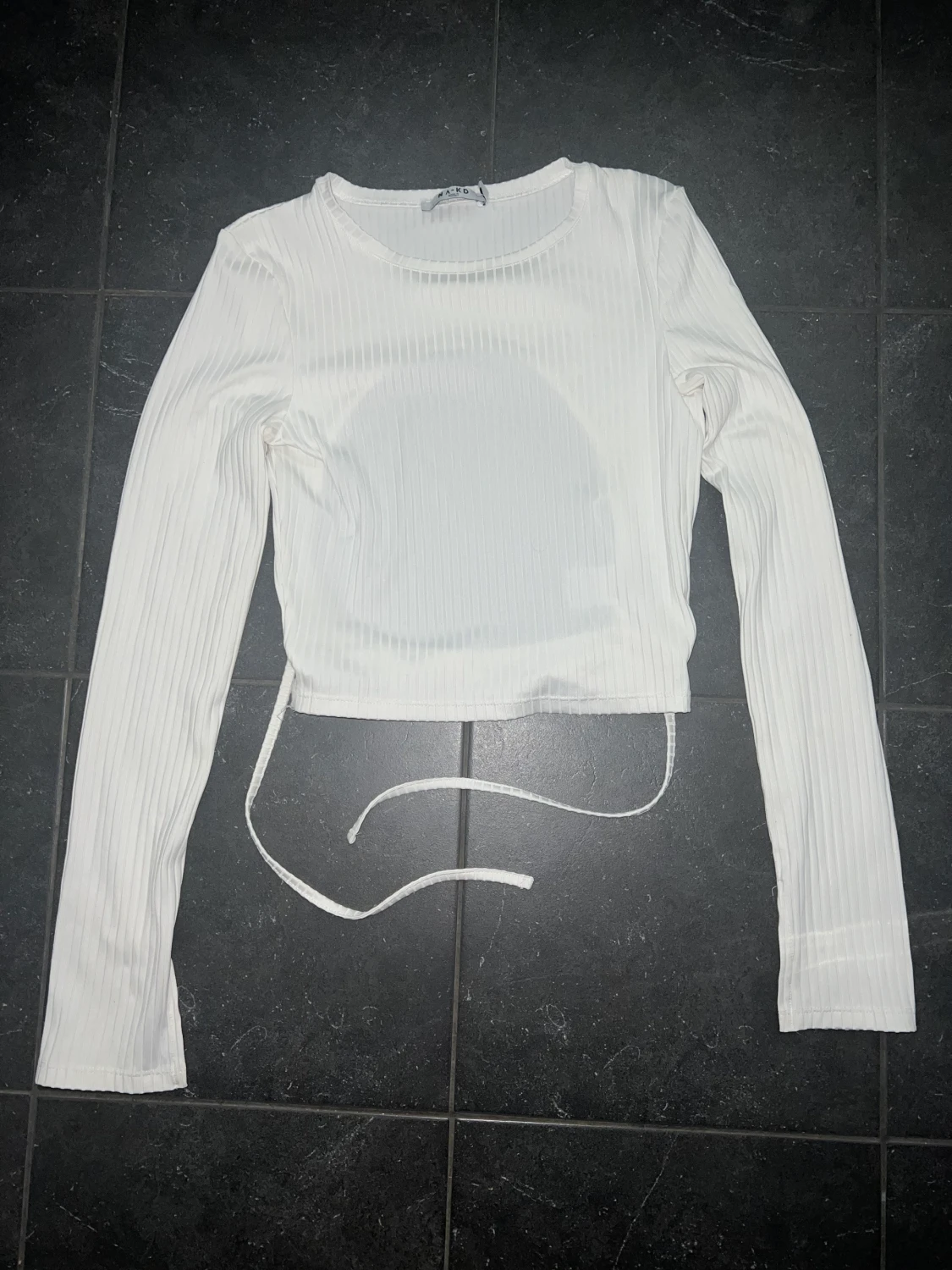 Vit topp med öppen rygg 