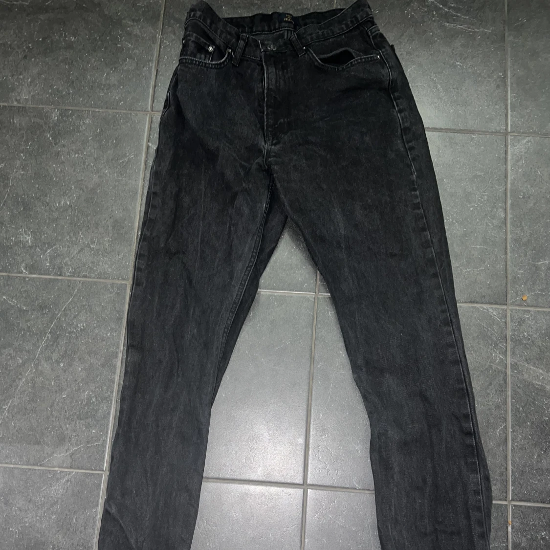 Svarta jeans