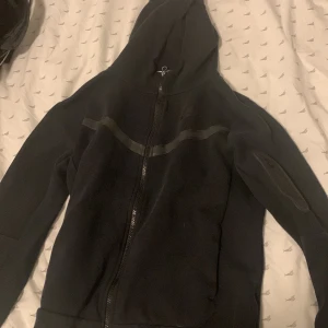 Nike Tech - gillar inte, vill bara få bort den (kan diskutera pris)