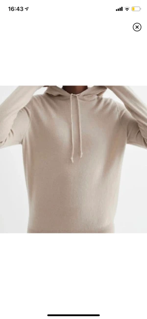 Softgoat hoodie - (Lånade bilder) säljer min softgoathoodie som är i perfekt nytt skick. Den är i storlek M men passar även S bra. 100% Kashmir!