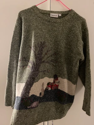 Sweater - Jättegullig grön tröja från Cappuccini med fina detaljer. Köpt second hand men i fint skick och använd max 2 gånger av mig!💕 Säljs eftersom den inte kom till användning och lite kort i ärmarna för mig som har lite längre 🙌
