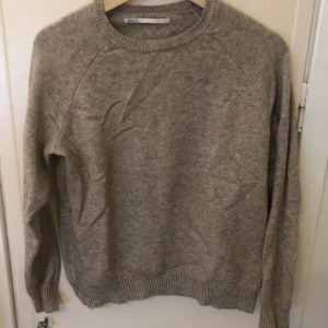 Stickad tröja - Brun/beige stickad tröja   