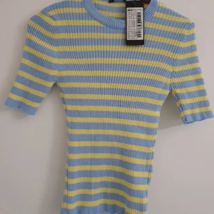 Helt ny topp - Frakt: 64kr  TRYCK INTE PÅ KÖP NU UTAN KONTAKTA MIG OM DU VILL KÖPA ❤️