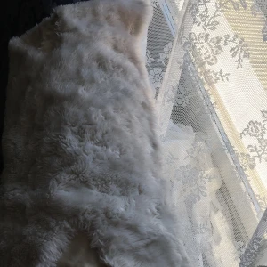 12-13 år, längd ——> 158)  Max längd 160 cm ”  - Silke , vit fluffig, disco , festlig.  