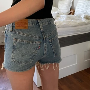 Levis shorts  - Säljer dessa as snygga shorts då de tyvärr blivit för små för mig i midjan. Köpta från Levis i usa för något år sedan och har använts sparsamt