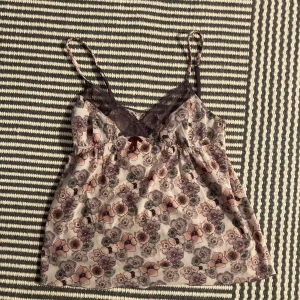 Linne  - Sjukt gulligt linne, men eftersom att jag inte får användning av det säljer jag det 😁