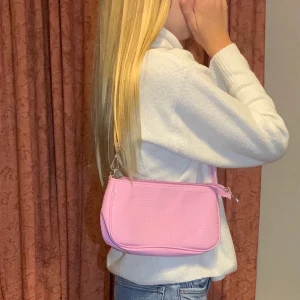 Fin rosa väska💗 - Fin rosa väska.💗 Använd ett fåtal gånger och är i bra skick!