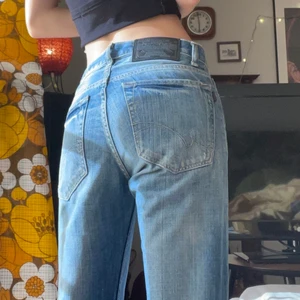 Crocker jeans - Jättesnygga lågmidjade jeans av märket crocker. Storlek 25/30 med passformen straight leg. Köpta secondhand. Skriv om du har frågor eller vill ha fler bilder🥰