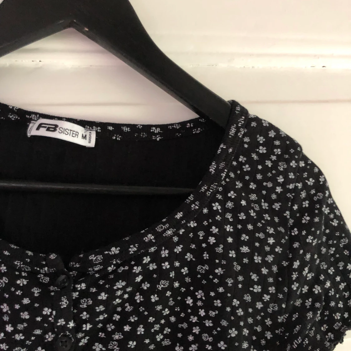 Söt blommig topp! - 90