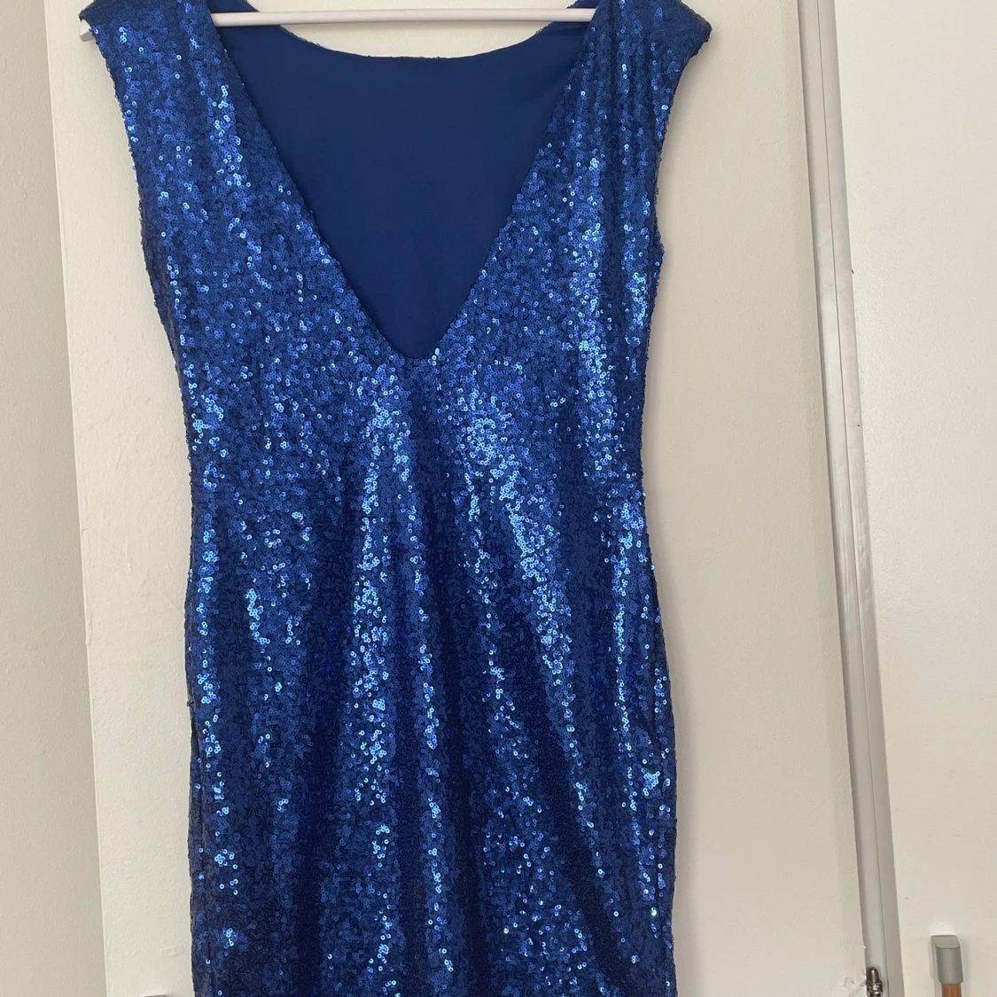 Mörkblå paljettklänning  - 90