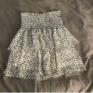 Kjol storlek s  - Säljer en jätte skön och fin kjol i märket Chelsea💗 ( Lånad bild av hon jag köpte den av)