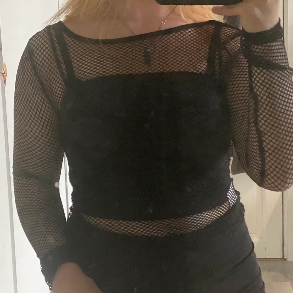 Fishnet top från SHEIN! Säljer den eftersom den sitter lite för tajt på mig! Den är oanvänd och i bra skick! Storlek M /38.  Skriv privat för mer information!  Original pris: 69kr  Säljer den för: 45kr. Toppar.