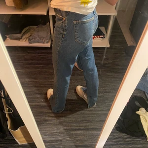 Jens  - Jag säljer dessa fika Jens från Gina tricot. Väldigt sällan använda!! Skrov för fler bilder!!🦋🦋