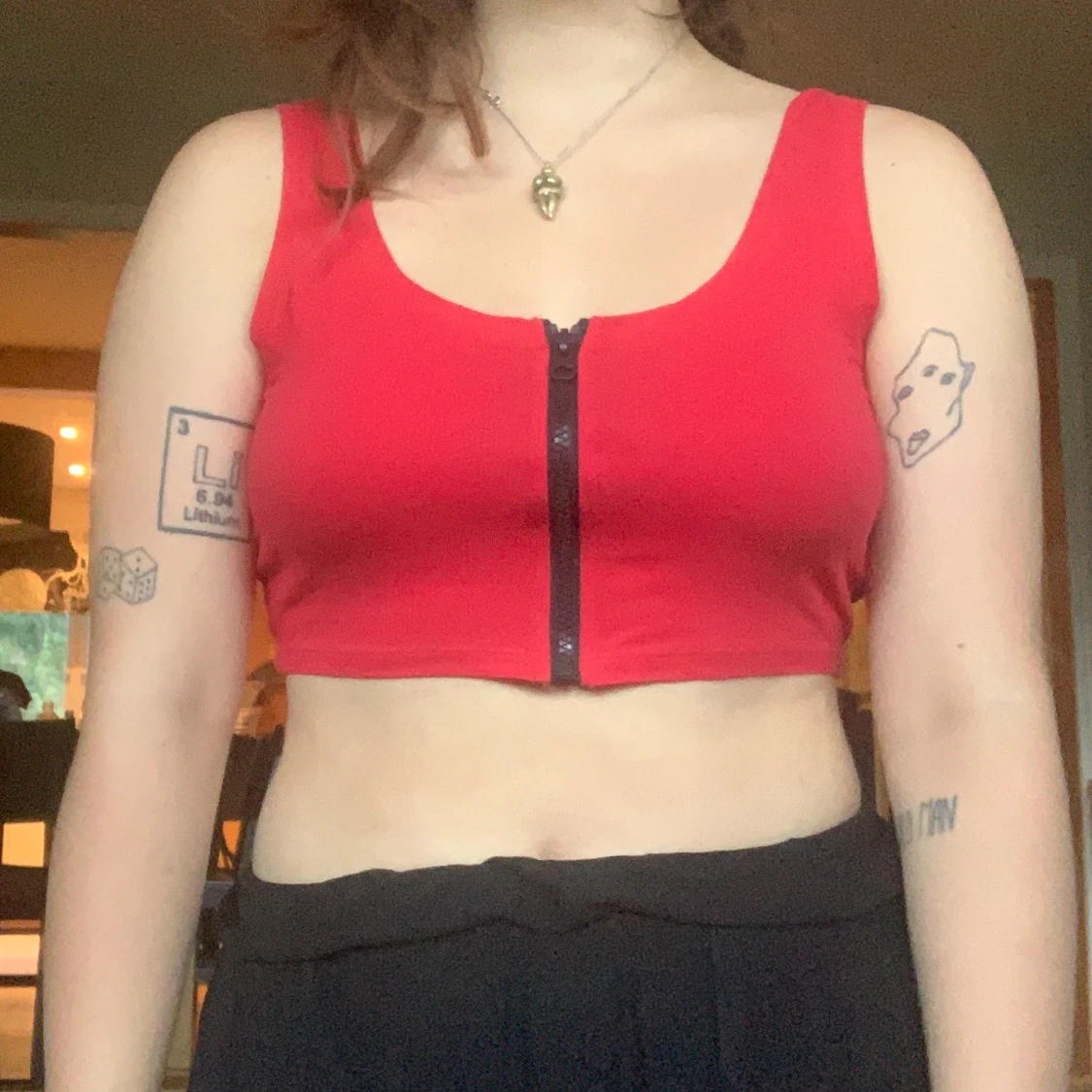 Rött linne med svart dragkedja - 90