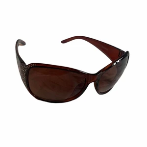 Bruna solglasögon  - Trendiga bruna solglasögon med glitter detaljer. Superfina och i bra skick