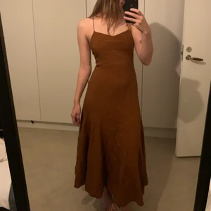 Sommarklänning - Endast använd 1 gång på midsommar:) ursprungspris var ca 400kr.