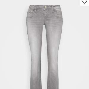 ❌SÖKER❌ dessa Ltb jeans i strl W24 L32 eller W25 L32💗💗 