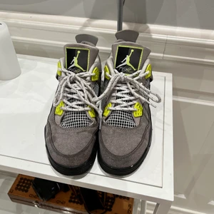 Air Jordan 4 Neon Volt  - Air Jordan 4 Neon Volt 