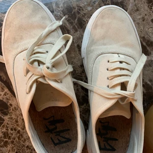 Eytys - Beiga eytys, säljer för att jag aldrig använder dem! Storlek 38. Pris exkl. frakt