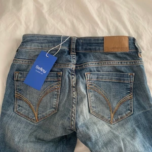 Lågmidjade bootcut jeans - Köpta ifrån Sellpy men är en gammal kollektion av Gina tricot.