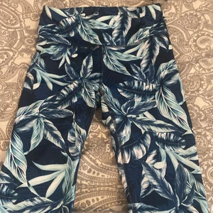 Hej säljer tränings byxor i sorlek134/49 - Jag säljer dom pga för små och inte använda 