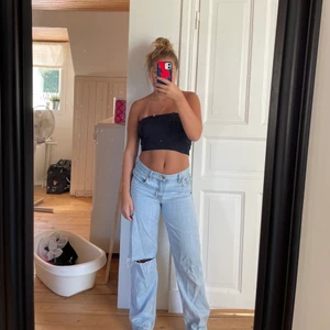 Jeans zara - Säljer dessa superfina jeans från zara! Köpta förra året men aldrig använt knappt!💋