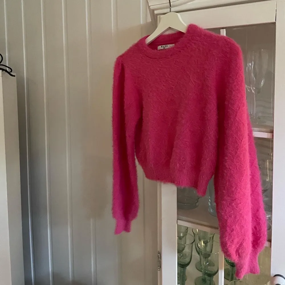 Superskön och fin rosa stickad tröja (croppad) från nakd! Strl xs 50kr + frakt. Stickat.