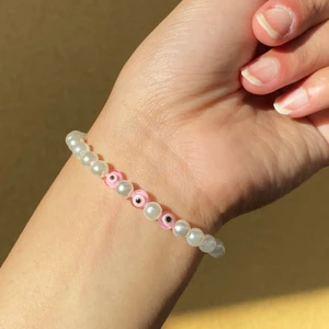 Baby pink Evil Eye pärlarmband🌸 -  Evil eye Kollektion 🧿 * 25kr per armband exklusive frakt! * Flera olika färger * Vill du ha ett mix-färgat armband? Gärna! Du väljer precis allt. * Köper du 1 armband = 25kr , köper du 2 armband = 45 kr
