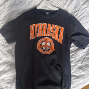 USA T-Shirt - Snygg T-shirt, säljer dne pågrund av att den är förstor