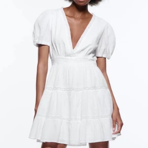 Zara klänning  - Köpt nu i sommar men inte kommit till användning Tyvär, passar xs - liten m❤️