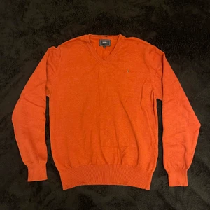 Sweatshirts  - Jättefina sweatshirts, knappt använd men de är i bra skick. De är 2st för 150kr annars 1st för 80kr