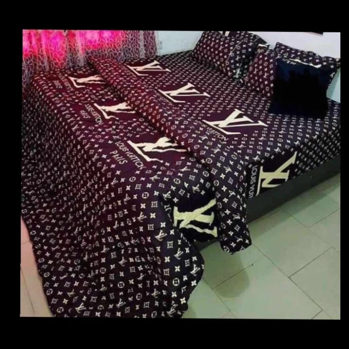 Bedsheet, pillowcases and duvet 